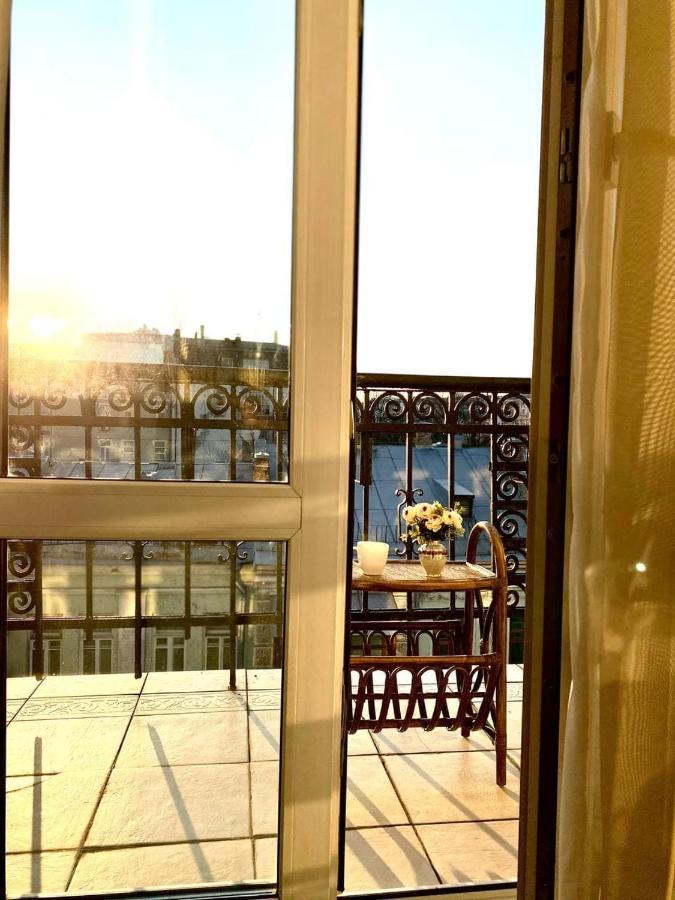 Світло Є! Історичний Центр! Apartment Kiev Bagian luar foto
